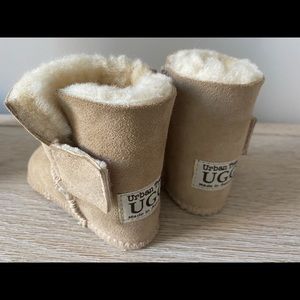 Urban Trail Toddler Baby UGG Bootie Medium - made in Australia - Brand New